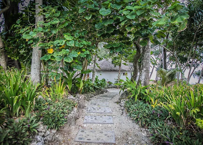 Nakatumble - Luxury Sustainable Villa With Farm