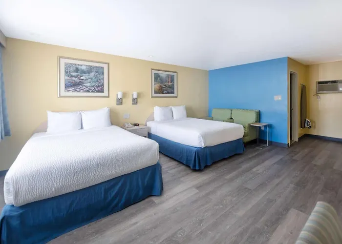 Days Inn By Wyndham Hicksville Long Island