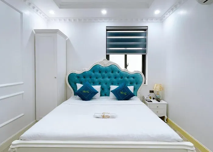 Paris Hotel & Cafe
