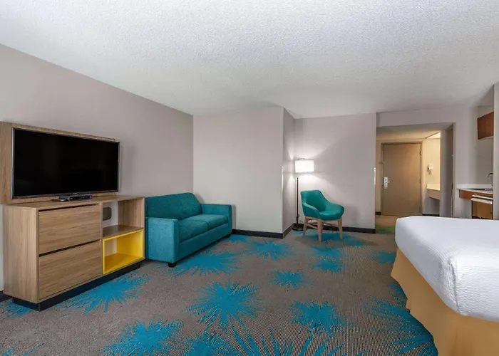 Days Inn & Suites By Wyndham Denver International Airport