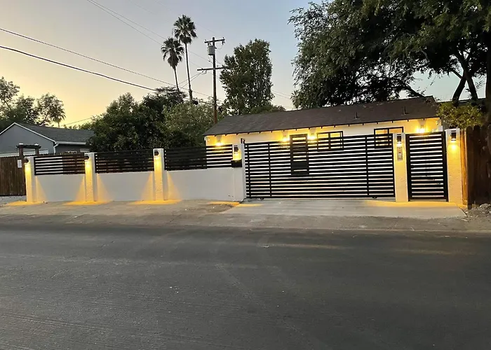 Gated Private House With Own Parking Sherman Oaks