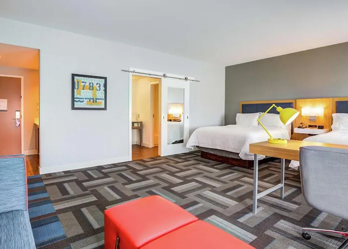 Hampton Inn & Suites Boston/Waltham