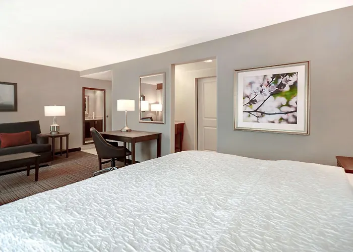 Hampton Inn & Suites Alexandria Old Town Area South