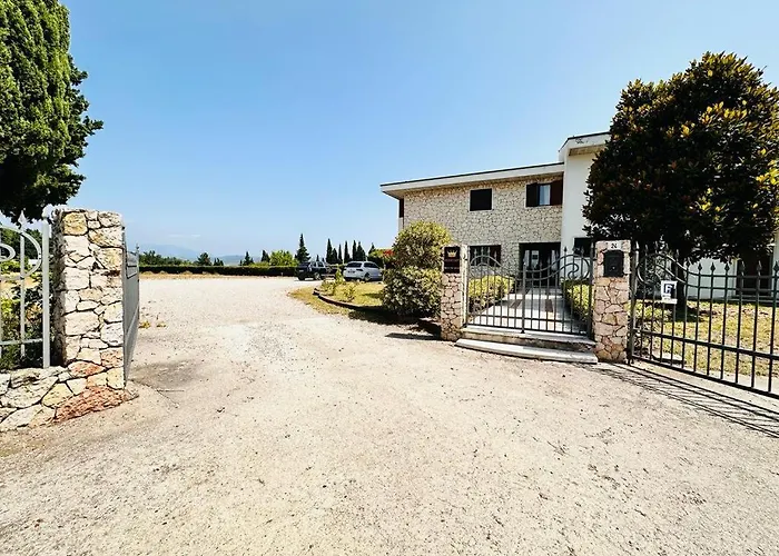 Villa Singh