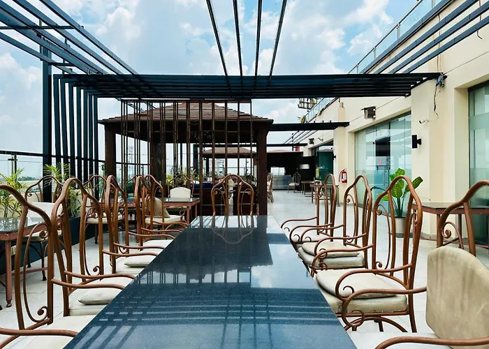 Grand Regent Hotel And Suites