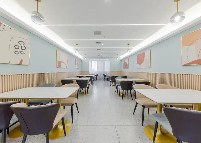 Xinhuating Business Hotel