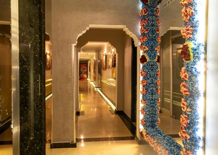 Grand Ani Hotel