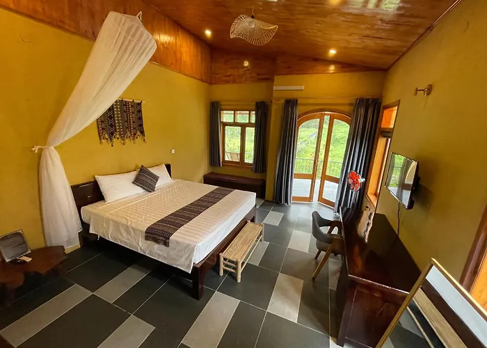 Sky Bay Lodge