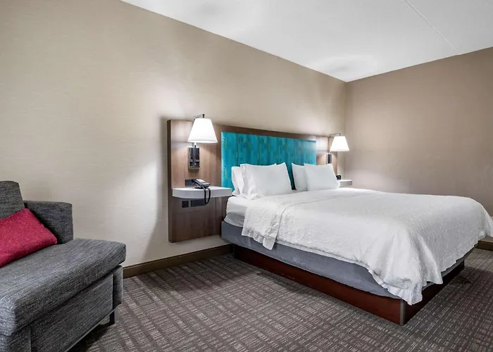Hampton Inn & Suites Louisville East