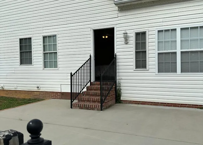 Moorefield Suites Greensboro East