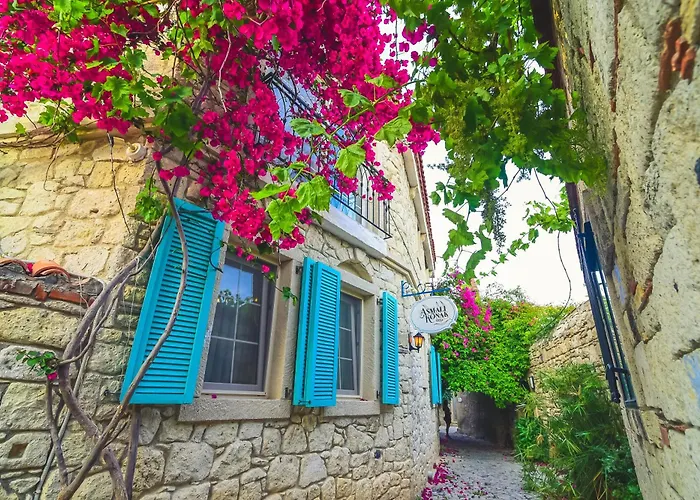 Alacati Asmali Konak Hotel
