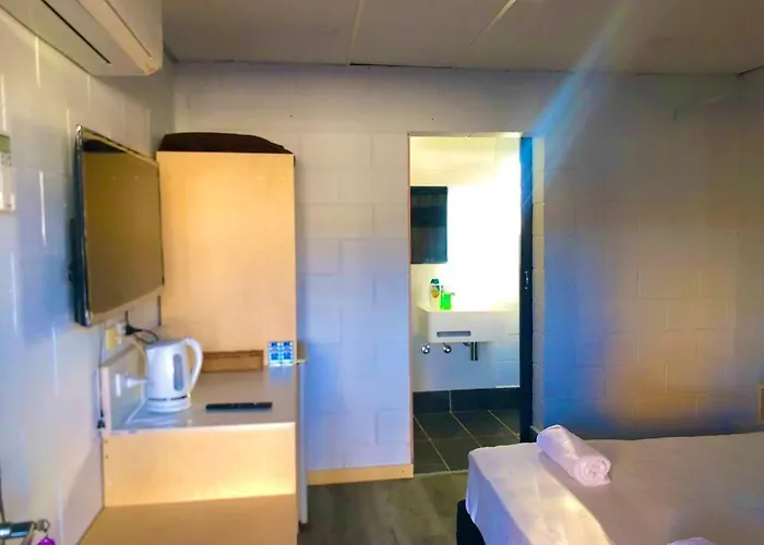 Oxford Hotel Motel