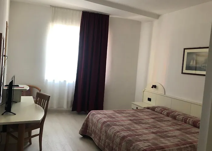 Hotel Alpi Del Mare