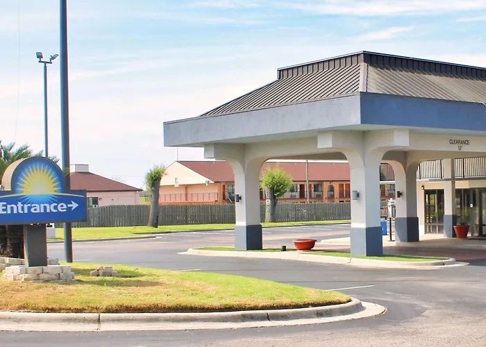 Days Inn By Wyndham Marianna