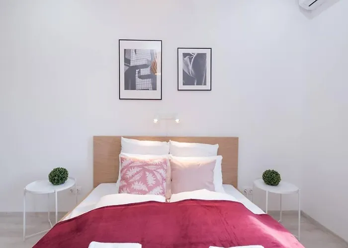 Trendy Central Apartment At Castle