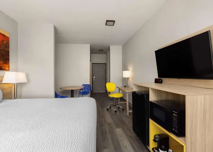 Days Inn & Suites By Wyndham Tucson/Marana