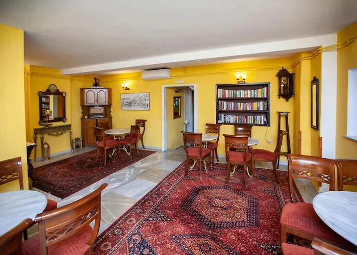 Byron Traditional Hotel