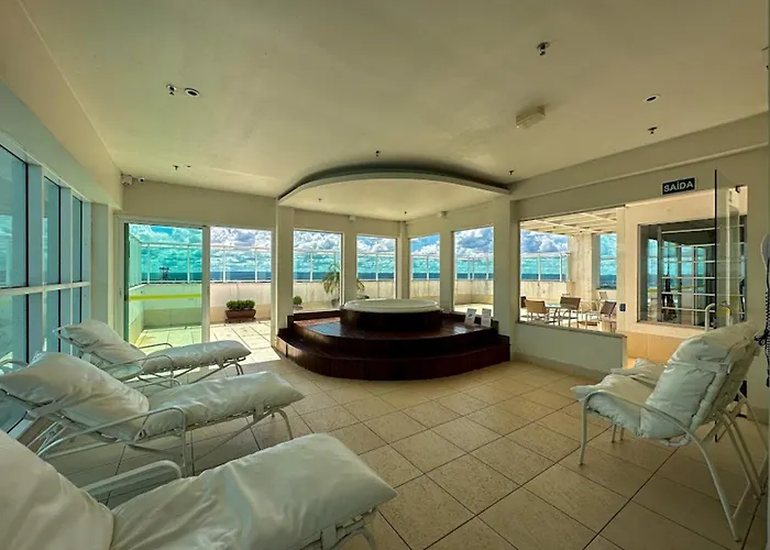 Flat Confortável e completo para Família ou a Trabalho, ao lado dos Ministérios e ESPLANADA, grande,com academia e no centro da cidade, em Saint Moritz Brasília Hotel