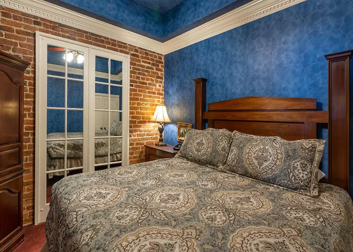 Quarter House Suites