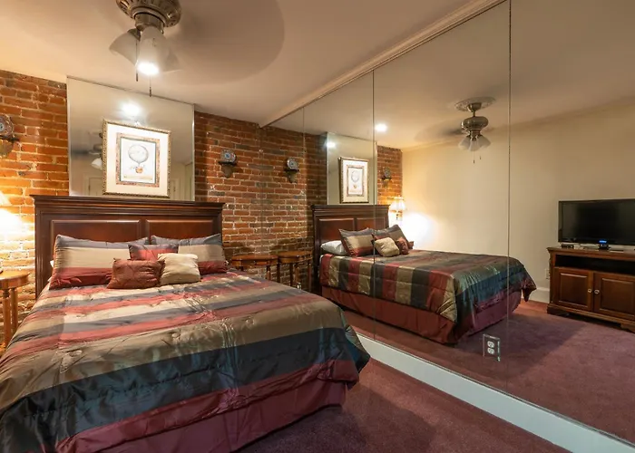 Quarter House Suites