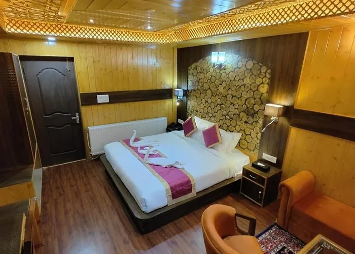 Hotel Gulmarg Lux Shanum
