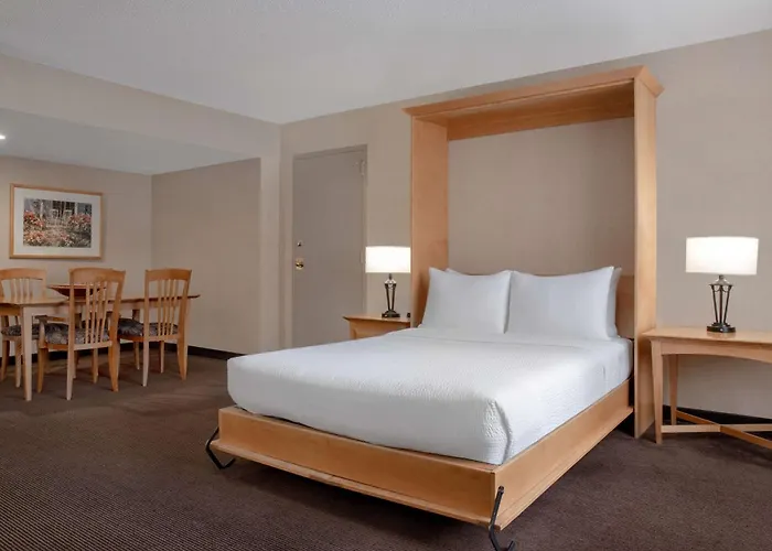 Ramada Plaza By Wyndham Calgary Downtown