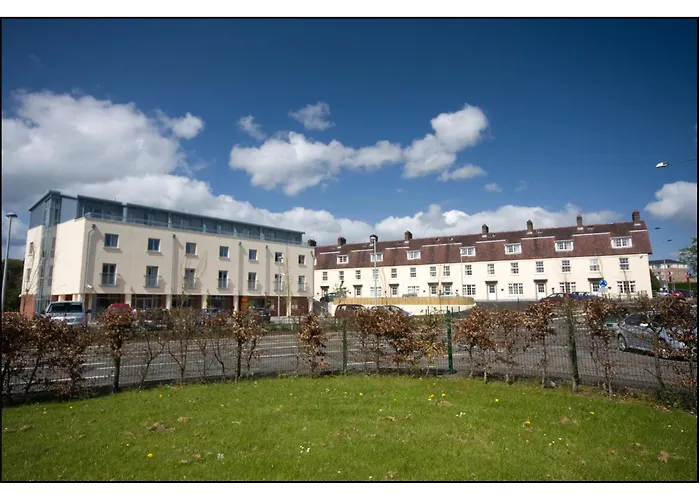Belmore Court & Motel