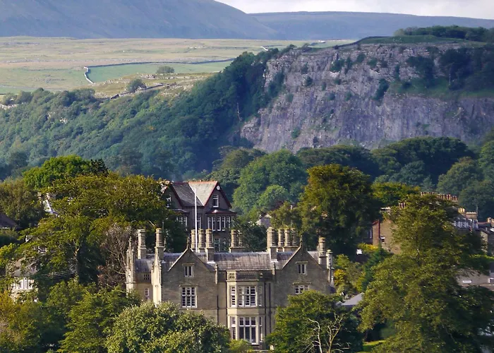 Falcon Manor Hotel