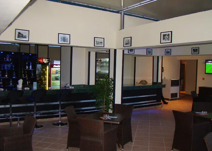 New Farah Hotel