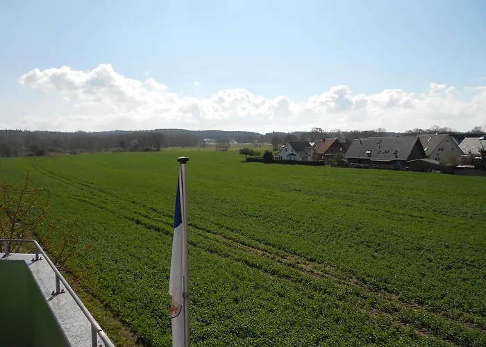 HAUS USEDOM Ferienwohnanlage mit Frühstücks-Restaurant gegenüber im Seeschlösschen