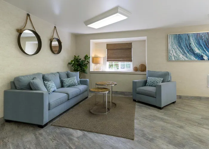Ramada By Wyndham Costa Mesa/Newport Beach