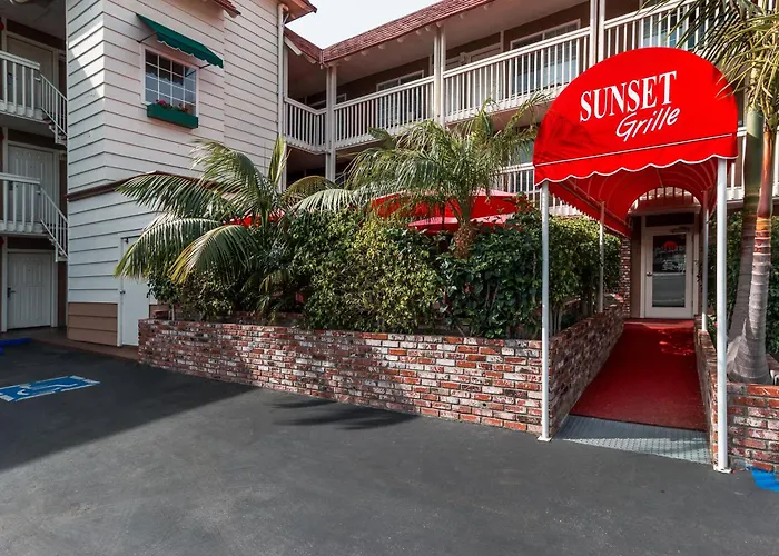 Ramada By Wyndham Costa Mesa/Newport Beach