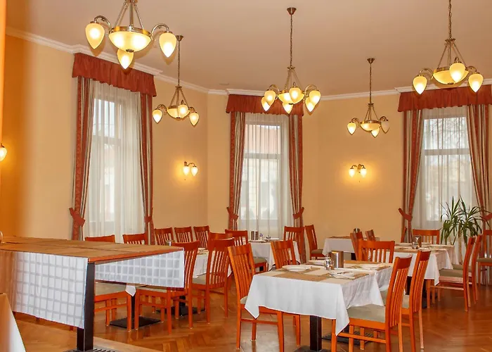 Pannon Hotel Maganparkoloval, With Private Parking Lot, Bejelentkezes 20 Oraig,Check-In Until 20 O'Clock