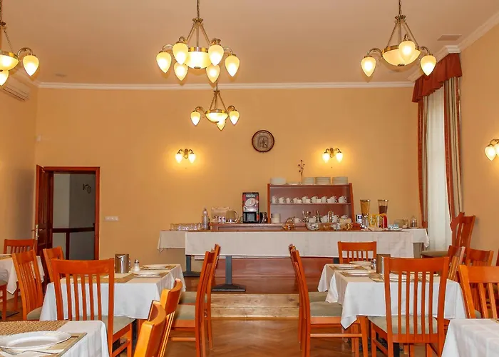 Pannon Hotel Maganparkoloval, With Private Parking Lot, Bejelentkezes 20 Oraig,Check-In Until 20 O'Clock
