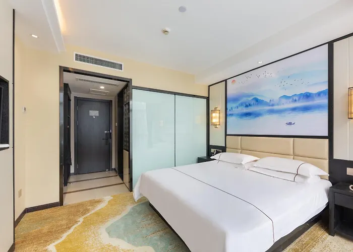 Yiwu Luckbear Hotel