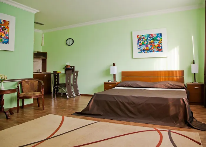 Hin Yerevantsi Hotel