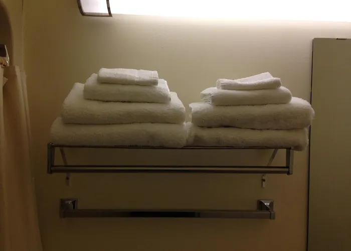 Petawawa River Inn & Suites