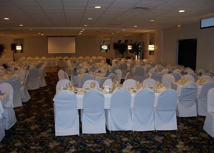 Ramada By Wyndham Watertown Thousand