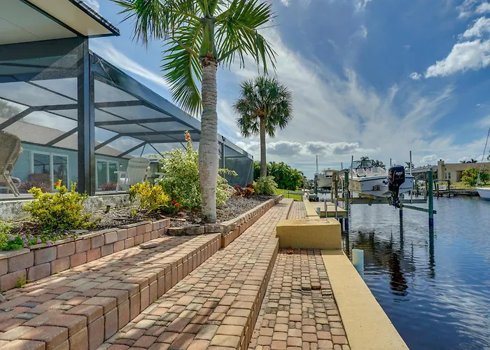 Swim, Fish & Boat: Beachy Home In Cape Coral!