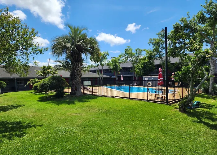 Red Carpet Inn - Houma
