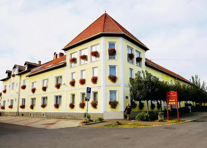 Hotel Korona Wellness, Rendezveny Es Borszalloda
