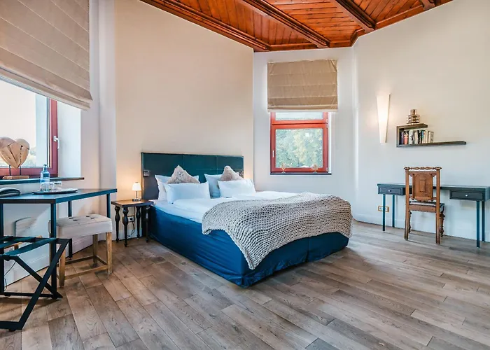 SCHLOSS RANZOW - kleines Romantik Hotel - Wellness - Golfplatz - Hochzeiten&Feiern