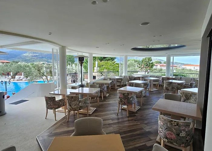 Ocean Beach Hotel