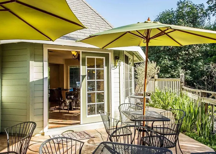 Baechtel Creek Inn