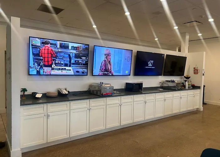 Ramada By Wyndham Newark/Wilmington