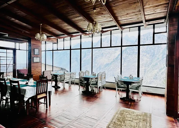 Faraway Cottages, Auli