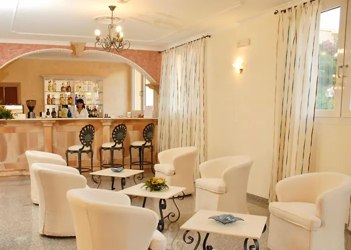 Hotel With Swimming Pool In La Maddalena, Breakfast Included