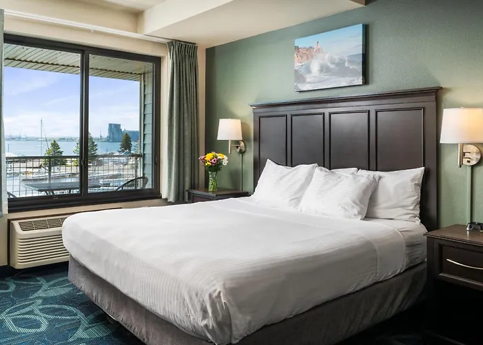 Park Point Marina Inn