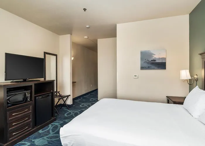 Park Point Marina Inn