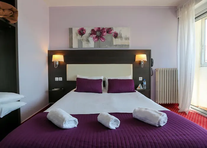 Brit Hotel Bleu Nuit